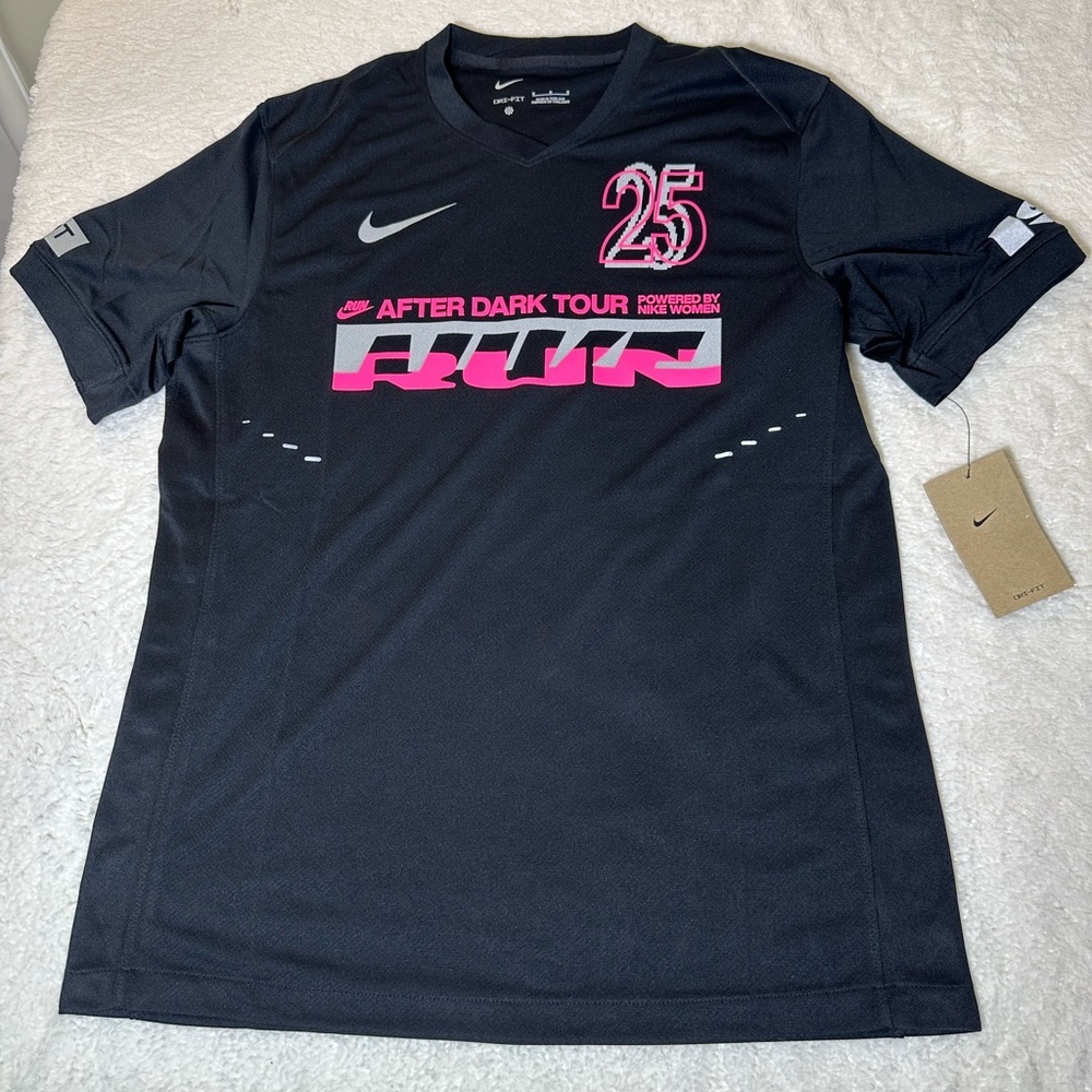 Nike After Dark Tour Women's Dri-FIT Graphic Running Jersey in black